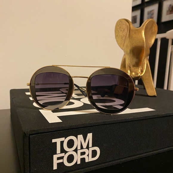 Gucci Sunglasses - Picture 4 of 5